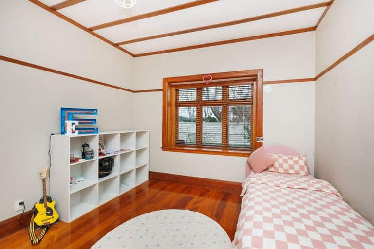 Photo of property in 14 Rangitane Street, Palmerston North, 4414