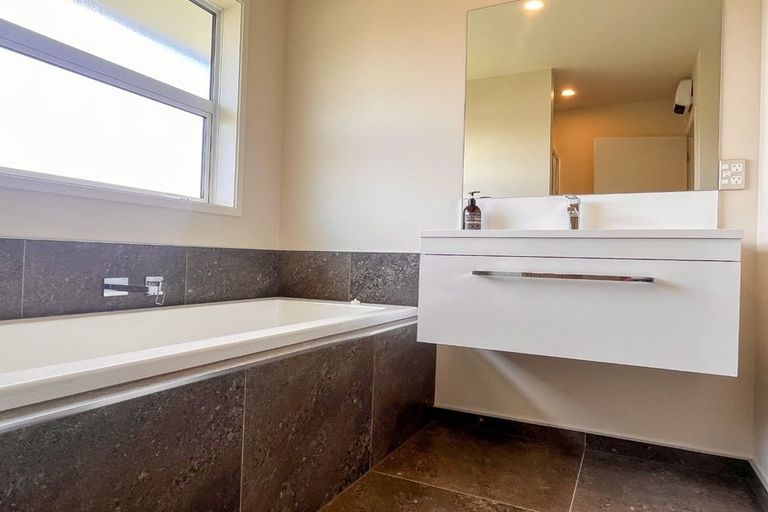 Photo of property in 68 Packard Crescent, Halswell, Christchurch, 8025