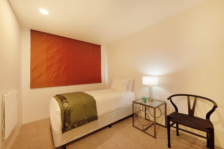 Photo of property in 2/328 Oriental Parade, Oriental Bay, Wellington, 6011