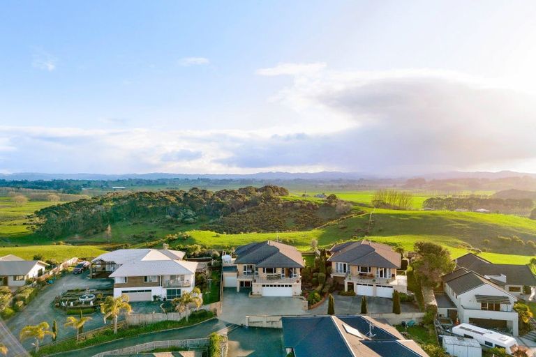 Photo of property in 18b Highgrove Drive, Grandview Heights, Hamilton, 3200