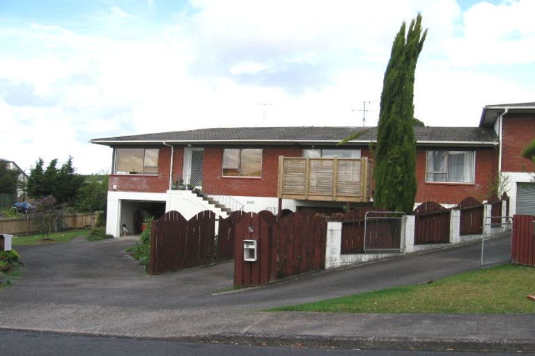 Photo of property in 2/1 Forsythe Place, Massey, Auckland, 0614