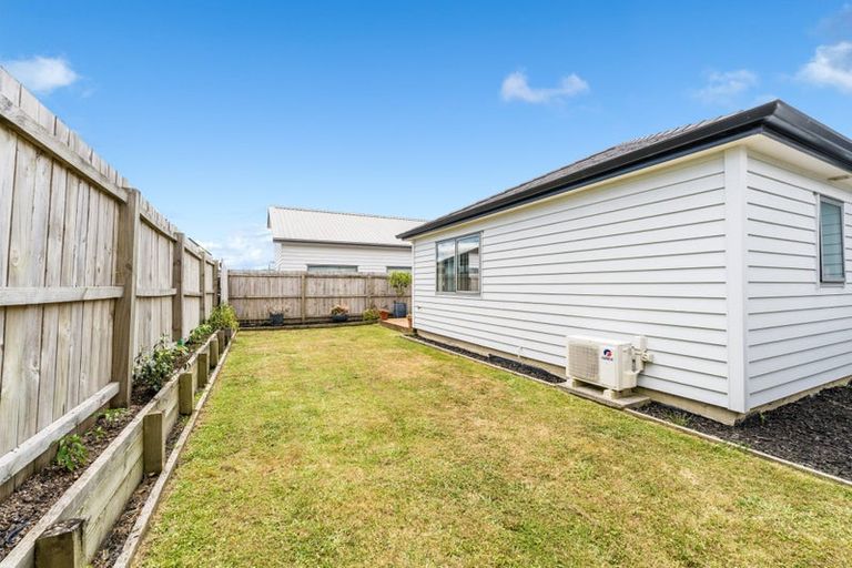 Photo of property in 24 Tarras Road, Kumeu, 0810