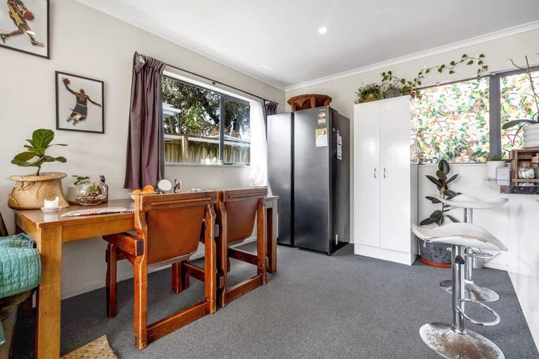 Photo of property in 12 Lane Road, Weymouth, Auckland, 2103