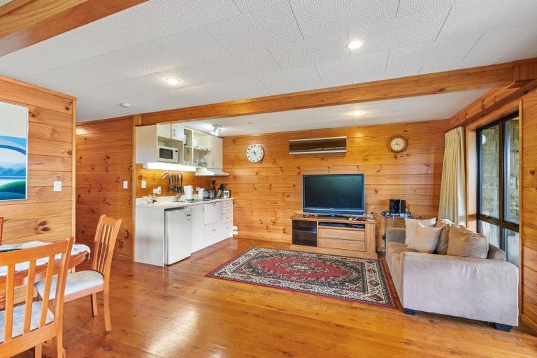 Photo of property in 76 Brick Bay Drive, Sandspit, Warkworth, 0982