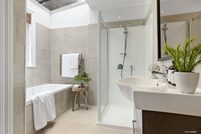 Photo of property in 19 Bidwill Street, Mount Cook, Wellington, 6021