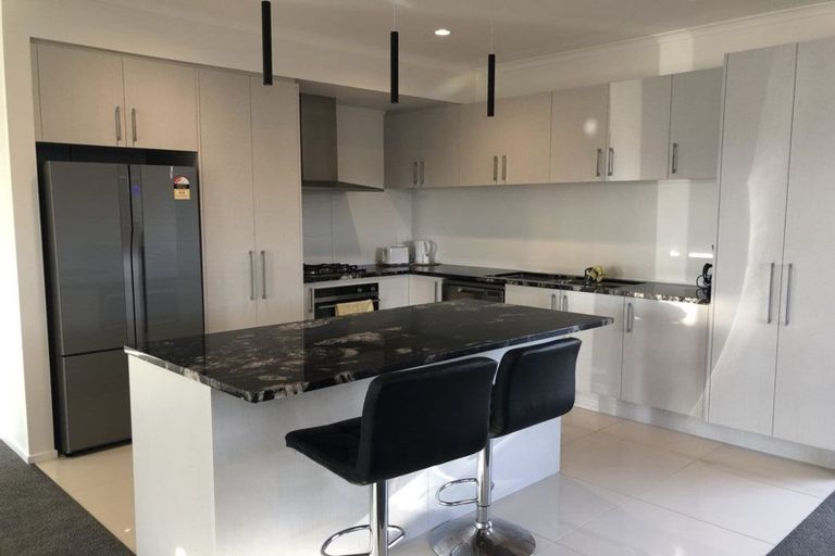 Photo of property in 26 Waitemata Drive, One Tree Point, 0118