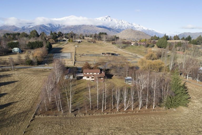Photo of property in 20 Mountain View Road, Dalefield, Queenstown, 9371
