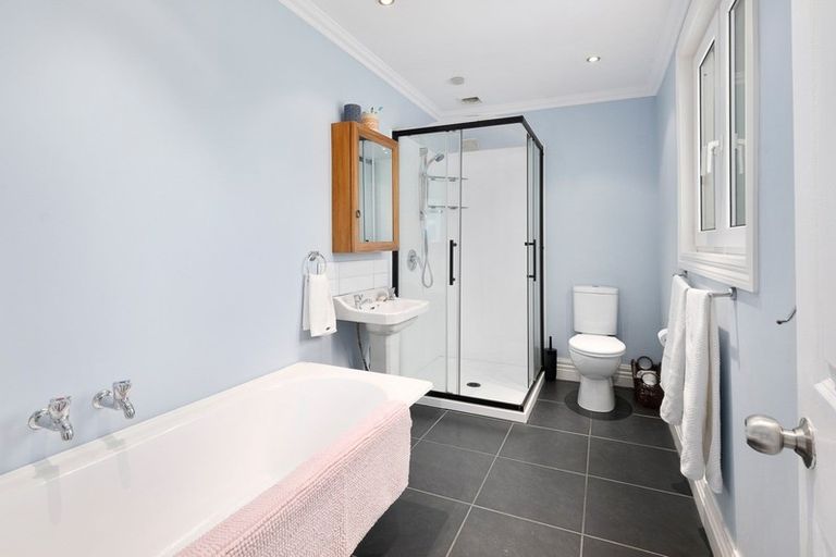 Photo of property in 24 York Street, Picton, 7220