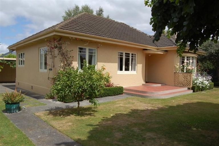 Photo of property in 216 Saint Leonards Avenue, Saint Leonards, Hastings, 4120