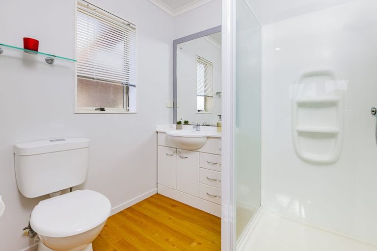 Photo of property in 35 Croftview Road, Wattle Downs, Auckland, 2103