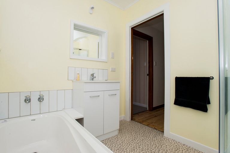 Photo of property in 16 Macdonald Street, Te Hapara, Gisborne, 4010