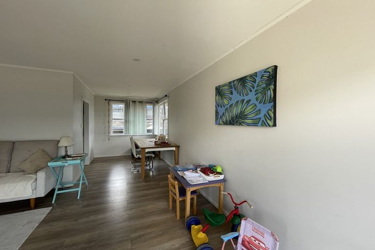 Photo of property in 31 Dawnhaven Drive, Te Atatu Peninsula, Auckland, 0610
