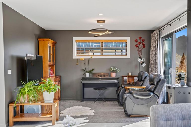 Photo of property in 23 Kereru Crescent, Wanaka, 9305