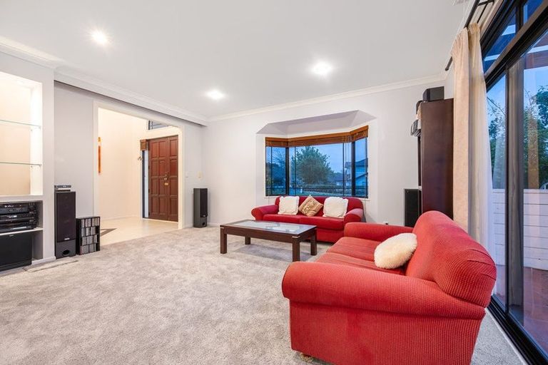 Photo of property in 24 Oakway Drive, Schnapper Rock, Auckland, 0632