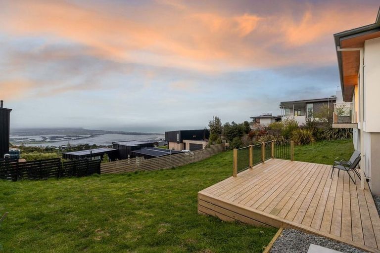 Photo of property in 5 Stoneyridge Close, Mount Pleasant, Christchurch, 8081