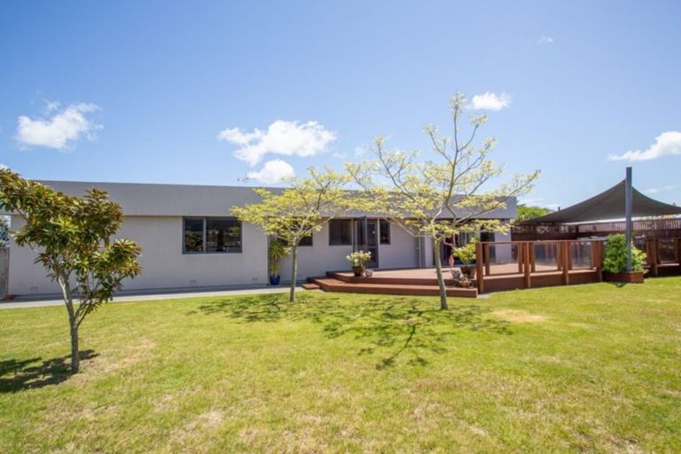 Photo of property in 47 Quadrant Heights, Paraparaumu, 5032