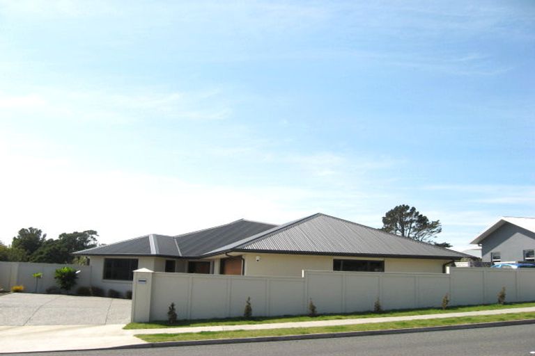 Photo of property in 190 Heta Road, Highlands Park, New Plymouth, 4312