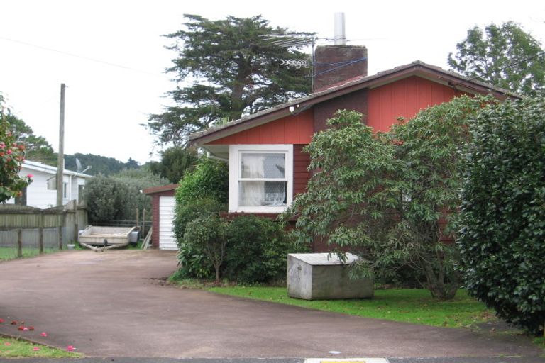 Photo of property in 24 Knox Road, Swanson, Auckland, 0612