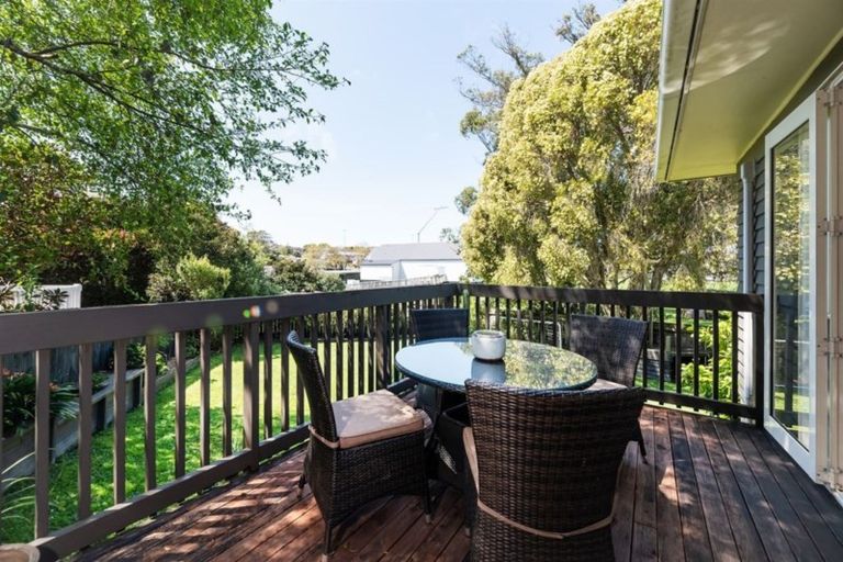 Photo of property in 1/16 Lyttelton Avenue, Forrest Hill, Auckland, 0620