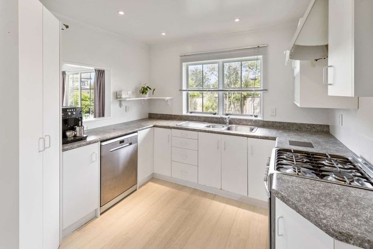 Photo of property in 155 Summerhill Drive, Fitzherbert, Palmerston North, 4410