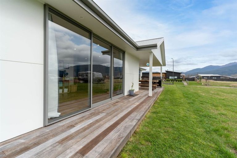 Photo of property in 35 Pounamu Drive, Te Anau, 9600