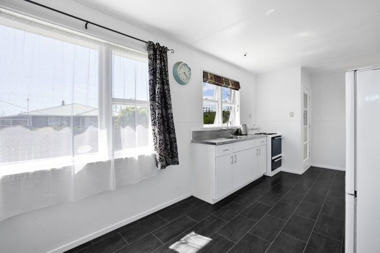 Photo of property in 15a Pratt Street, Waitara, 4320