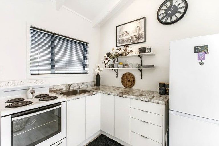 Photo of property in 1 Fantail Court, Orewa, 0931