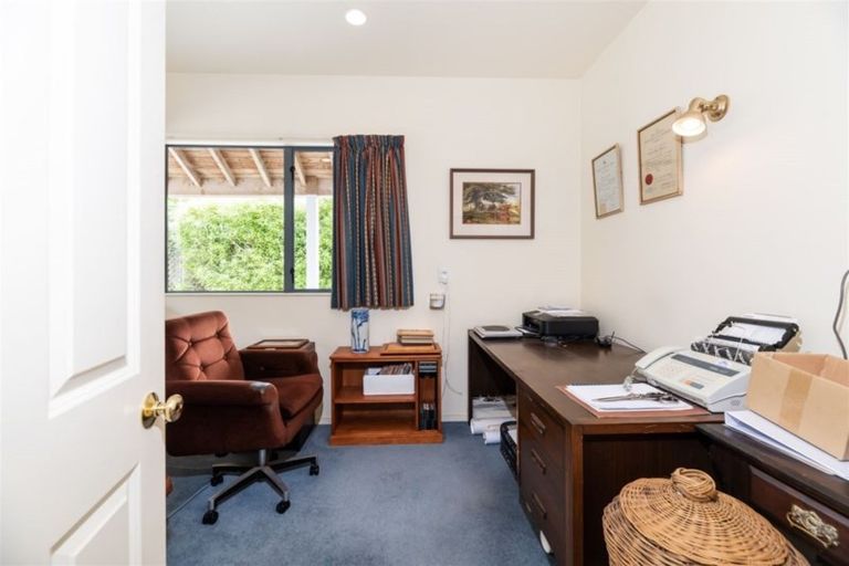 Photo of property in 3a Cron Avenue, Te Atatu South, Auckland, 0610