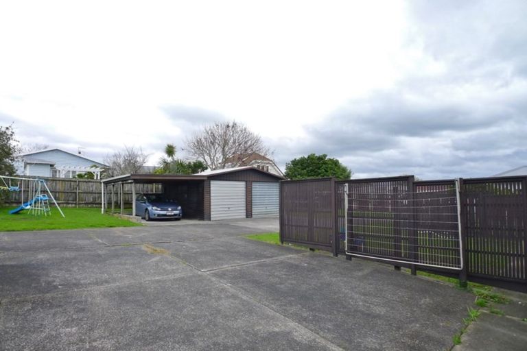 Photo of property in 2/6 Corrella Road, Belmont, Auckland, 0622