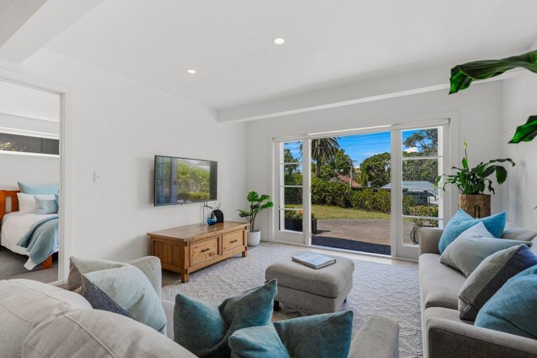 Photo of property in 28 Hanlon Crescent, Narrow Neck, Auckland, 0624