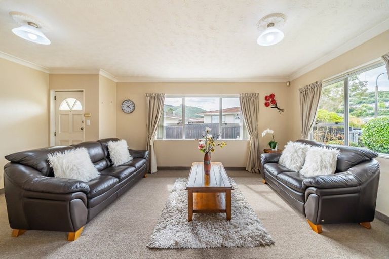 Photo of property in 33 Shanly Street, Brown Owl, Upper Hutt, 5018