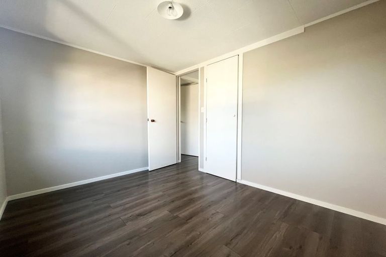 Photo of property in 1 Edgware Road, West Harbour, Auckland, 0618