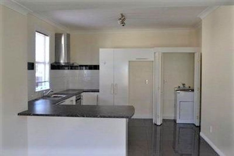 Photo of property in 33 Leighton Avenue, Waiwhetu, Lower Hutt, 5010