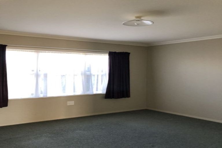 Photo of property in 6 Karaka Crescent, Levin, 5510