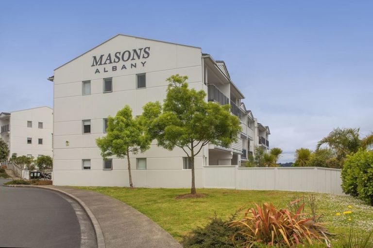 Photo of property in 7e/60 Masons Road, Oteha, Auckland, 0632