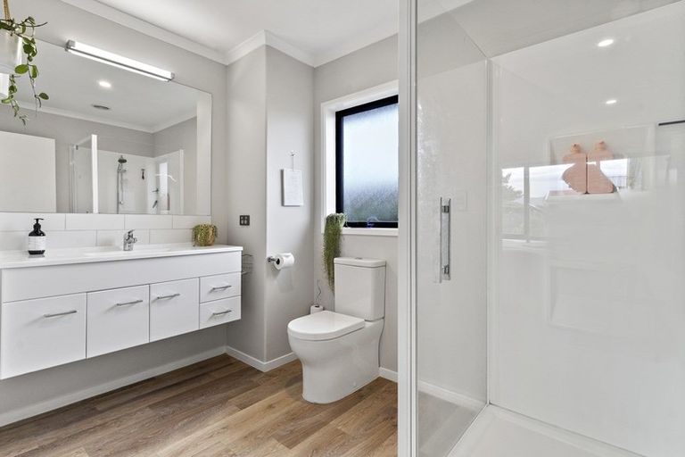 Photo of property in 4 Routhan Way, Carterton, 5713