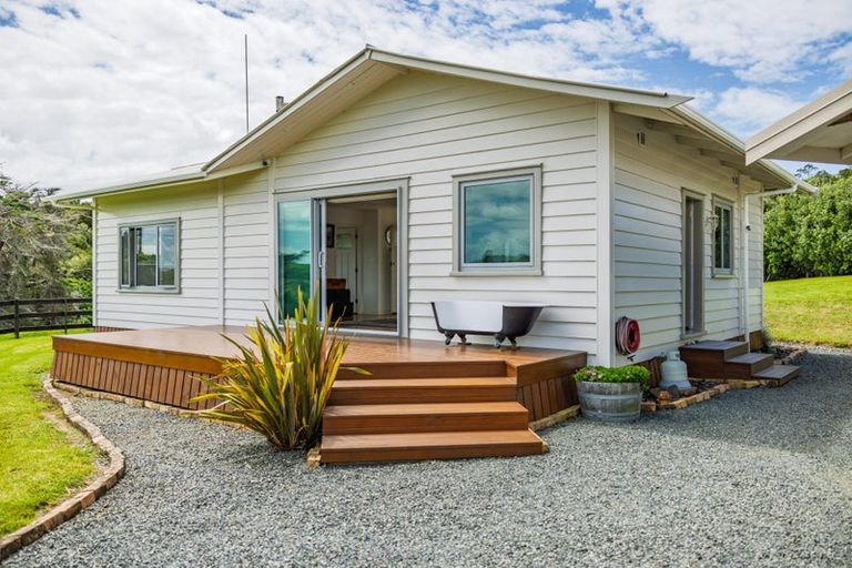 Photo of property in 6 Te Pahi River Drive, Paparoa, Maungaturoto, 0583