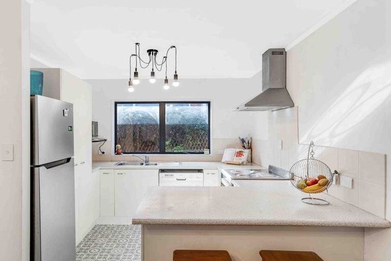 Photo of property in 2/19 Sailfish Drive, West Harbour, Auckland, 0618