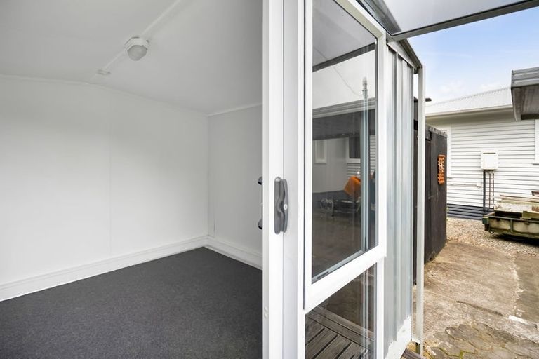 Photo of property in 120 Omata Road, Marfell, New Plymouth, 4310