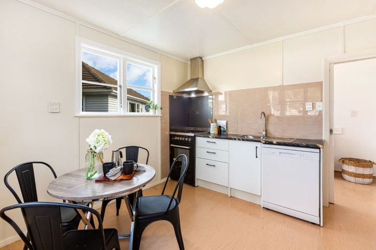 Photo of property in 9 Atiawa Crescent, Waiwhetu, Lower Hutt, 5010
