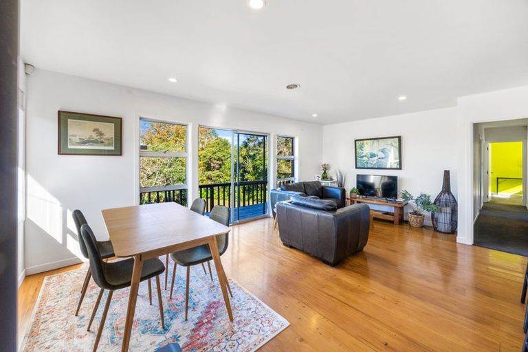 Photo of property in 34 Rauhuia Crescent, Parau, Auckland, 0604
