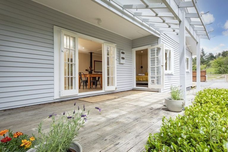 Photo of property in 1082 Old North Road, Waimauku, 0882