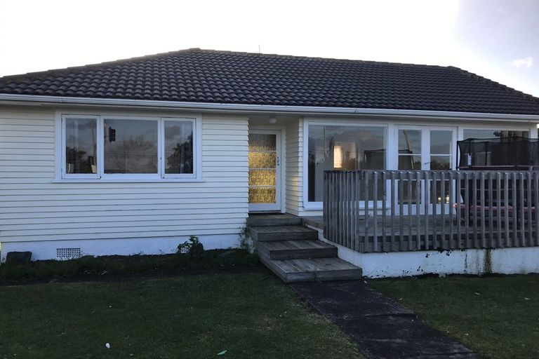 Photo of property in 868 East Coast Road, Northcross, Auckland, 0630