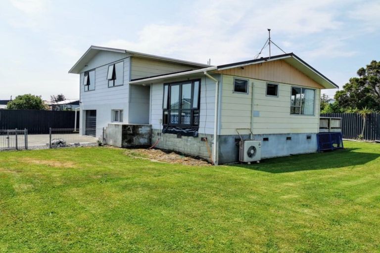 Photo of property in 10a Karaka Street, Castlecliff, Whanganui, 4501