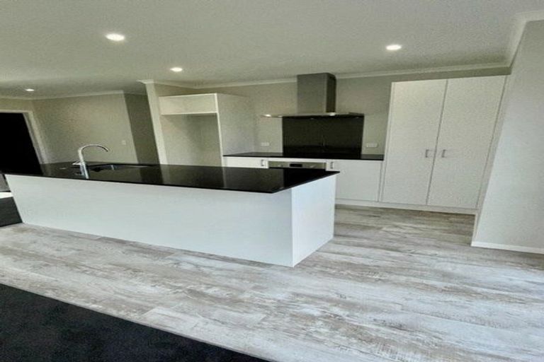 Photo of property in 24 Koru Loop, Paraparaumu, 5032