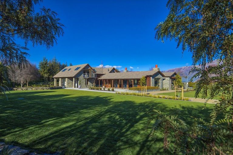 Photo of property in 8 Waimana Place, Wanaka, 9305