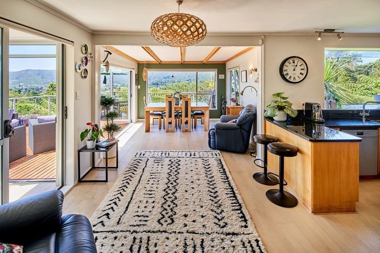 Photo of property in 60 Pomare Road, Tirohanga, Lower Hutt, 5010