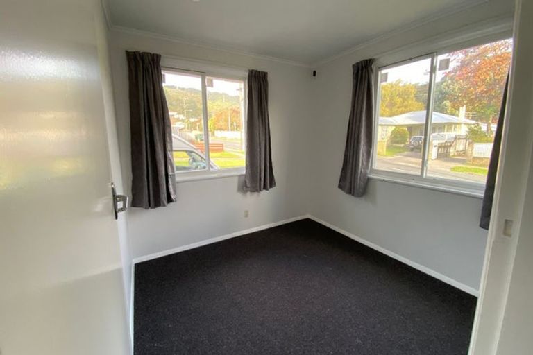Photo of property in 21 Horoeka Street, Stokes Valley, Lower Hutt, 5019