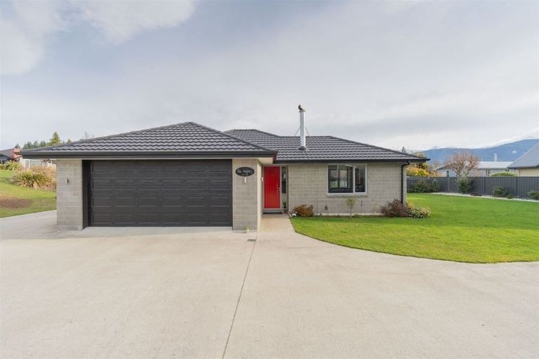 Photo of property in 25 Tawera Place, Te Anau, 9679