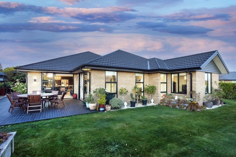 Photo of property in 39 Te Whenu Crescent, Marshland, Christchurch, 8083